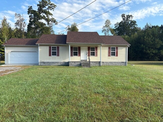 Primary Photo - 3 Bedroom Home with Large Back Yard and Deck.