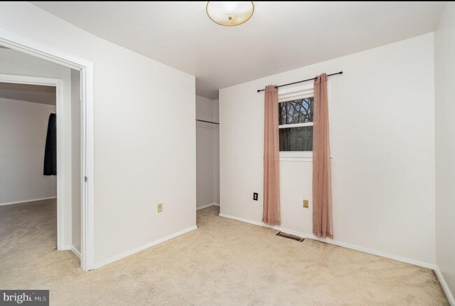 Building Photo - 2722 Buxton Ct