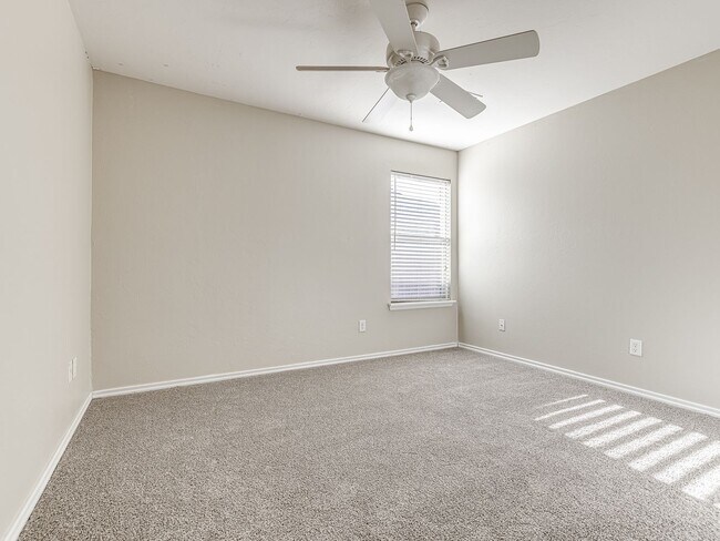 Building Photo - Updated home in Edmond + 3 bed + 2 bath