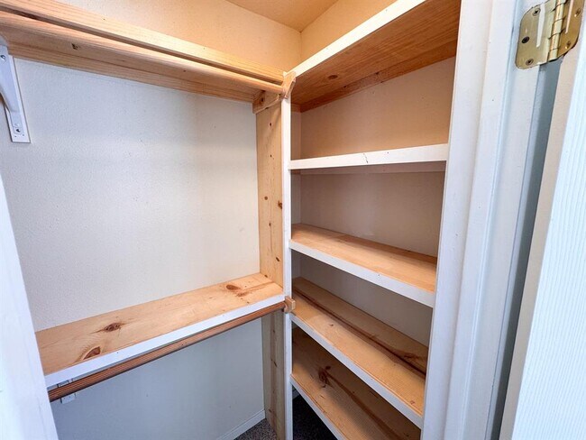 Building Photo - 505 Cambridge Dr