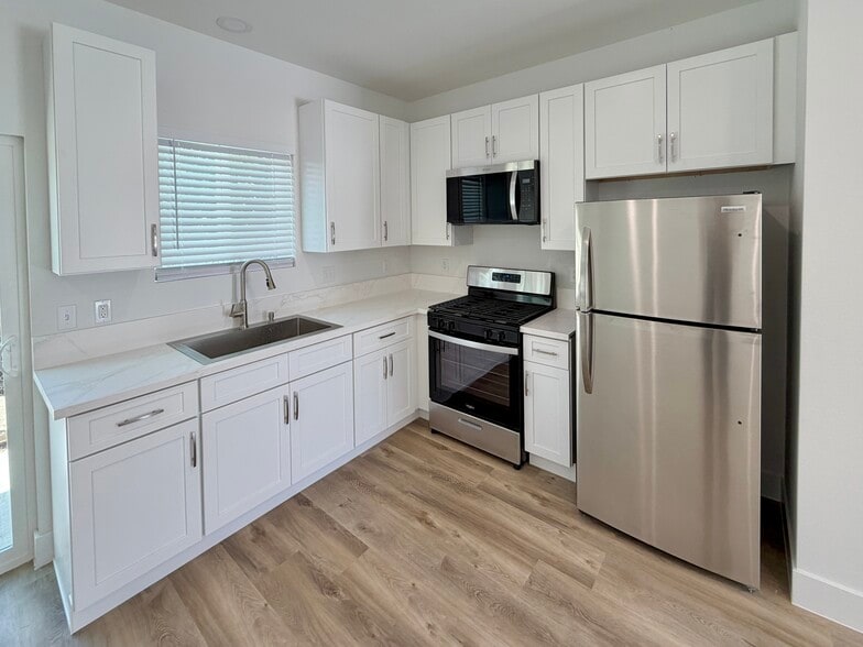 Building Photo - 6989 Del Rosa Ave
