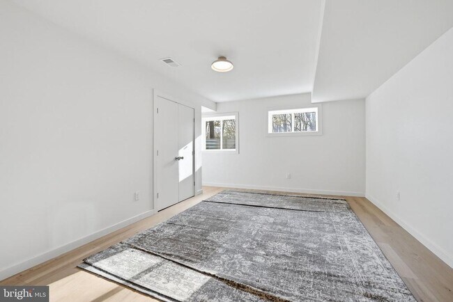 Building Photo - 11216 S Shore Rd