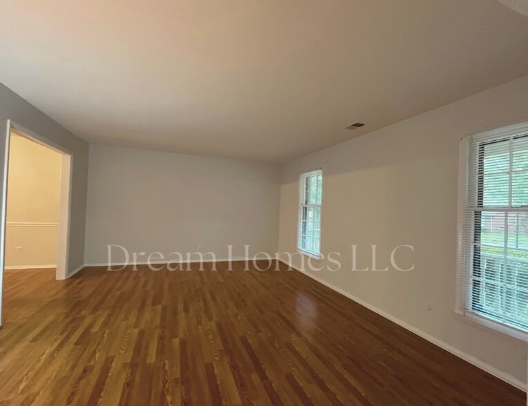 Building Photo - 9924 Ridgemore Dr
