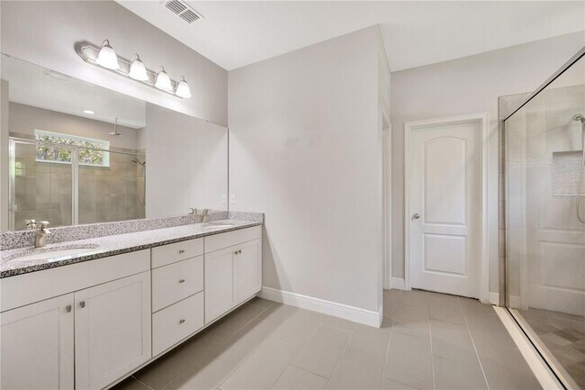 Building Photo - 6518 Park Strand Dr