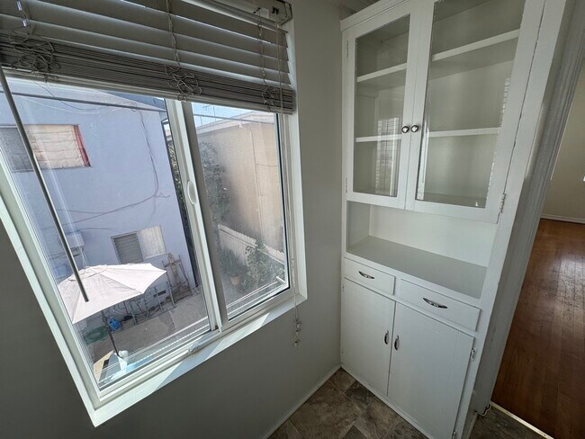 Building Photo - 9217 Alcott St