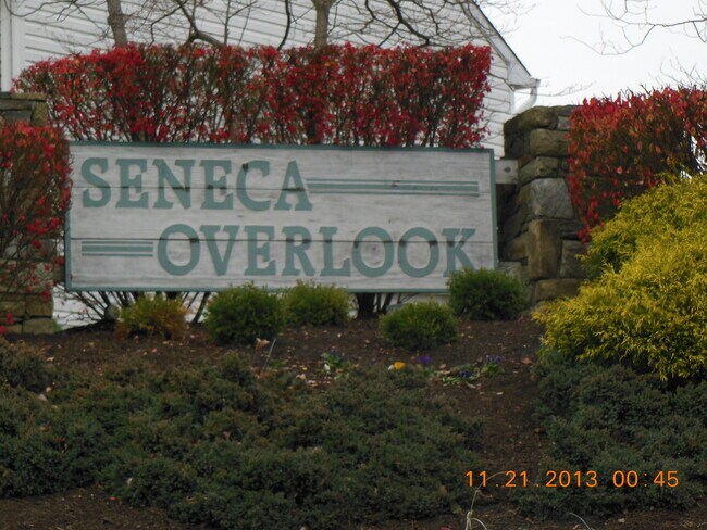 Building Photo - "COMING SOON" Spacious 4 + 2.5 SFH + Renov...