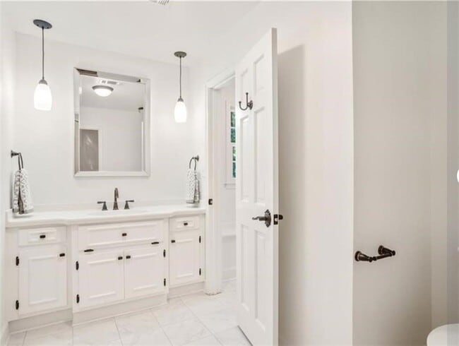 Building Photo - 755 River Gate Dr