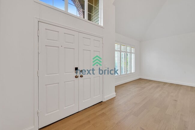 Building Photo - Beautiful Bellevue Home with 4 Beds + Bonu...