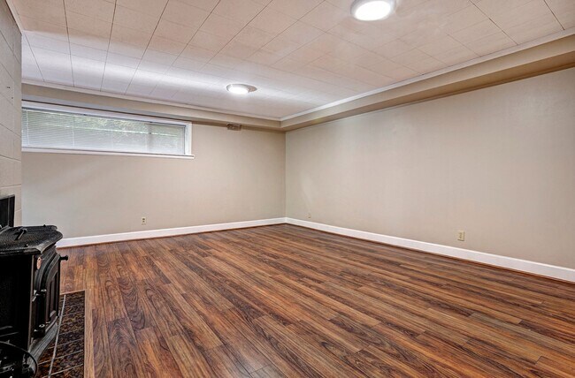 Building Photo - 5bd/2.75ba Shoreline House