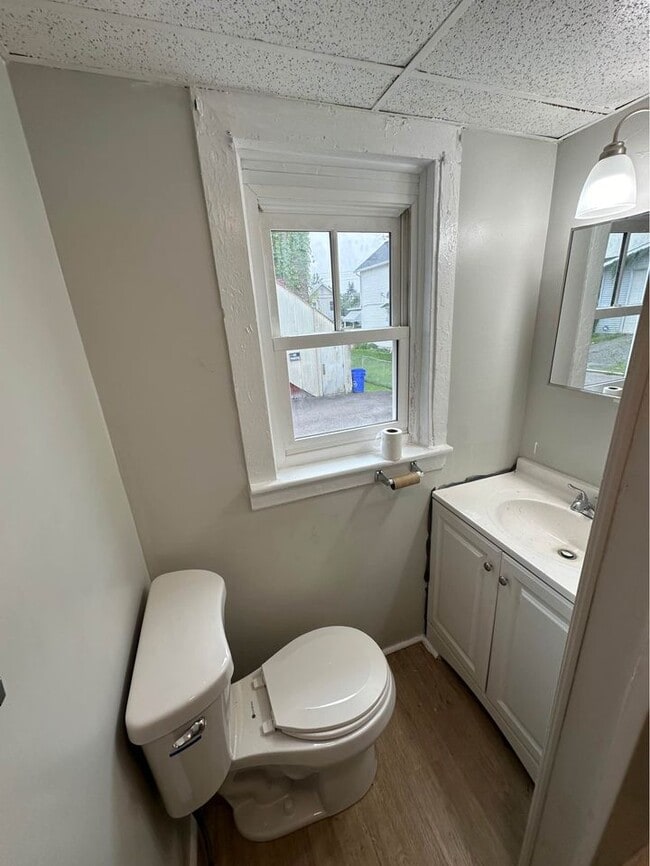 Building Photo - 109 Welles St
