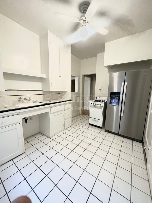 Building Photo - 1825 Ivar Ave