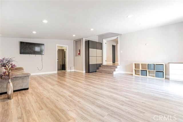 Building Photo - 1527 N Screenland Dr