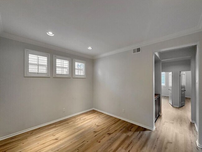Building Photo - 1828 Scarlet Pl