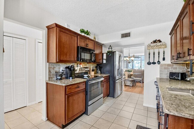 Building Photo - 3425 Via Poinciana