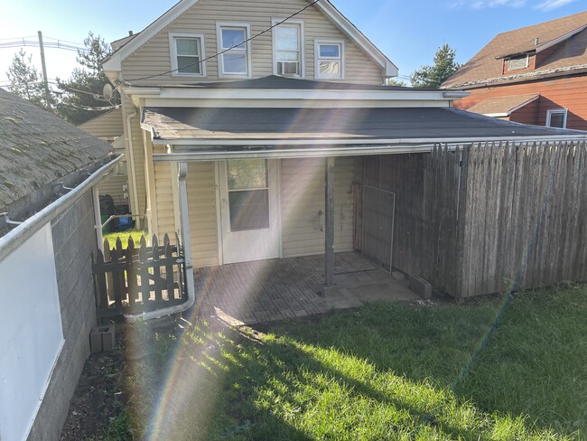 Building Photo - 84 Bridge St