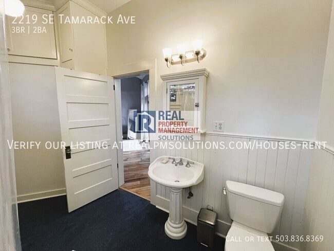 Building Photo - 2219 SE Tamarack Ave