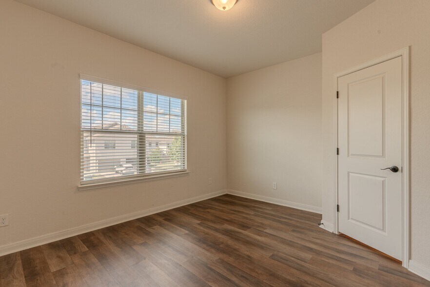 Building Photo - 10310 Candlewood Wy