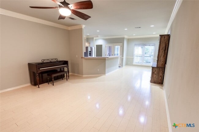 Building Photo - 605 Burleson St