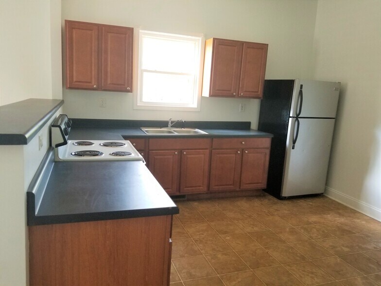 Building Photo - 12 N YMCA ST