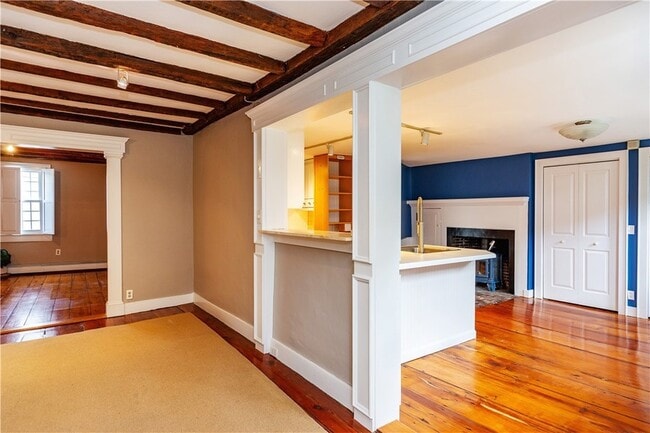 Building Photo - 19 King St