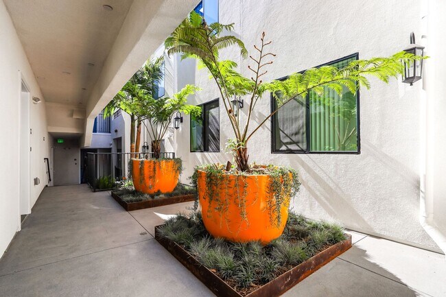 Building Photo - Unit Type: E1 | 1 Bed | 1 Bath