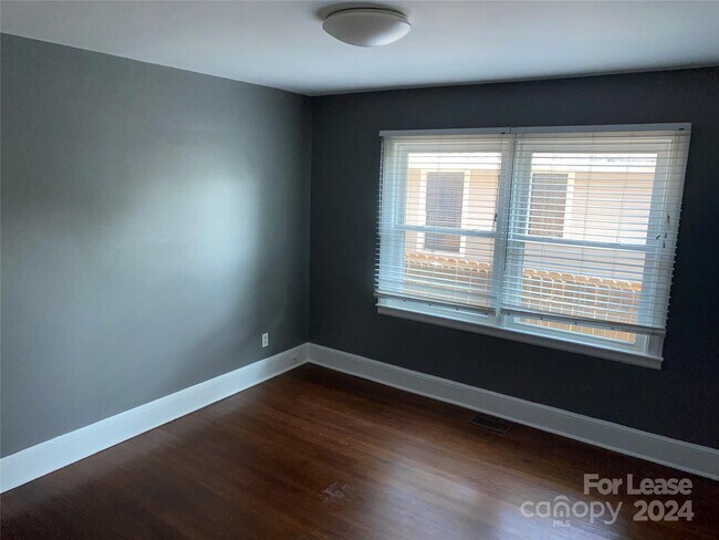 Building Photo - 2017 Kenilworth Ave