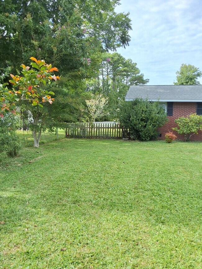 Building Photo - Fully Furnished home in Beaufort