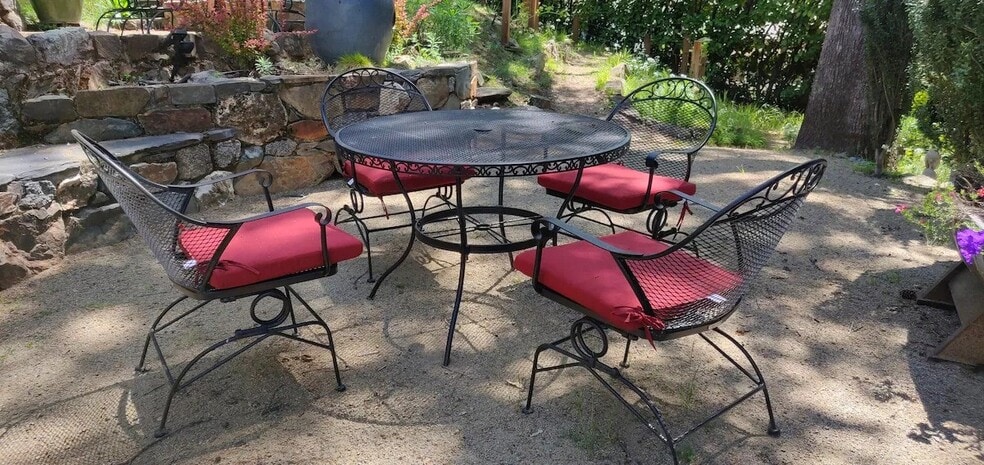 Middle Patio - 165 Terrace St