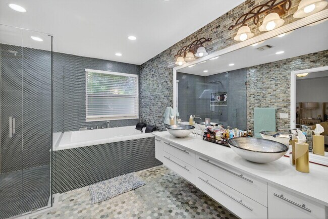 Building Photo - 6468 NW 78th Pl