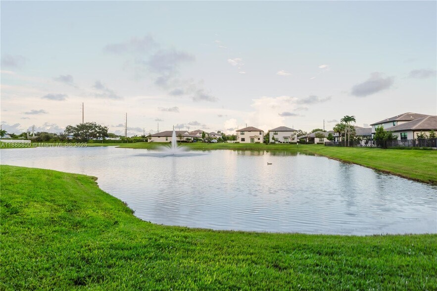 Building Photo - 3001 Hibiscus Ave