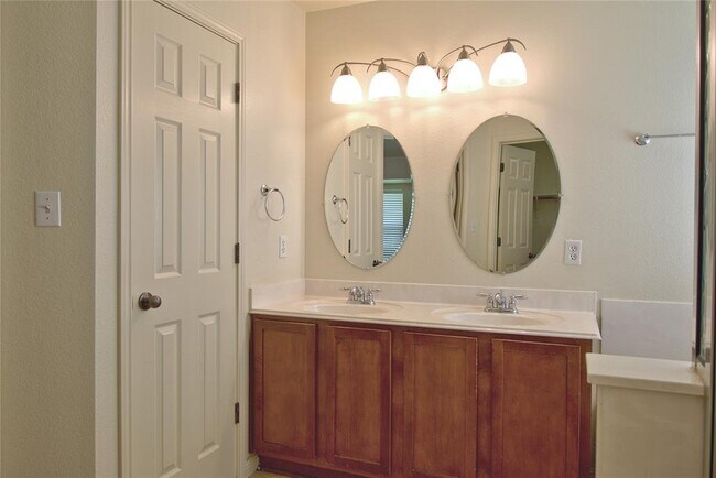 Building Photo - 7749 Squirrel Hollow Dr