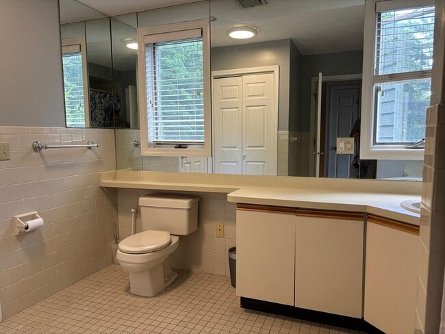 Building Photo - 701 Sherwood Forest Ln
