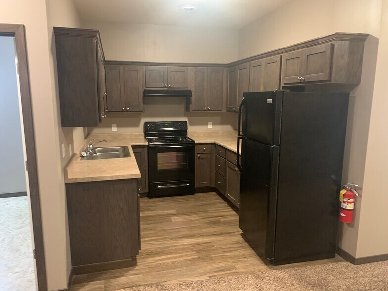 Kitchen - 207 Lake Park Blvd