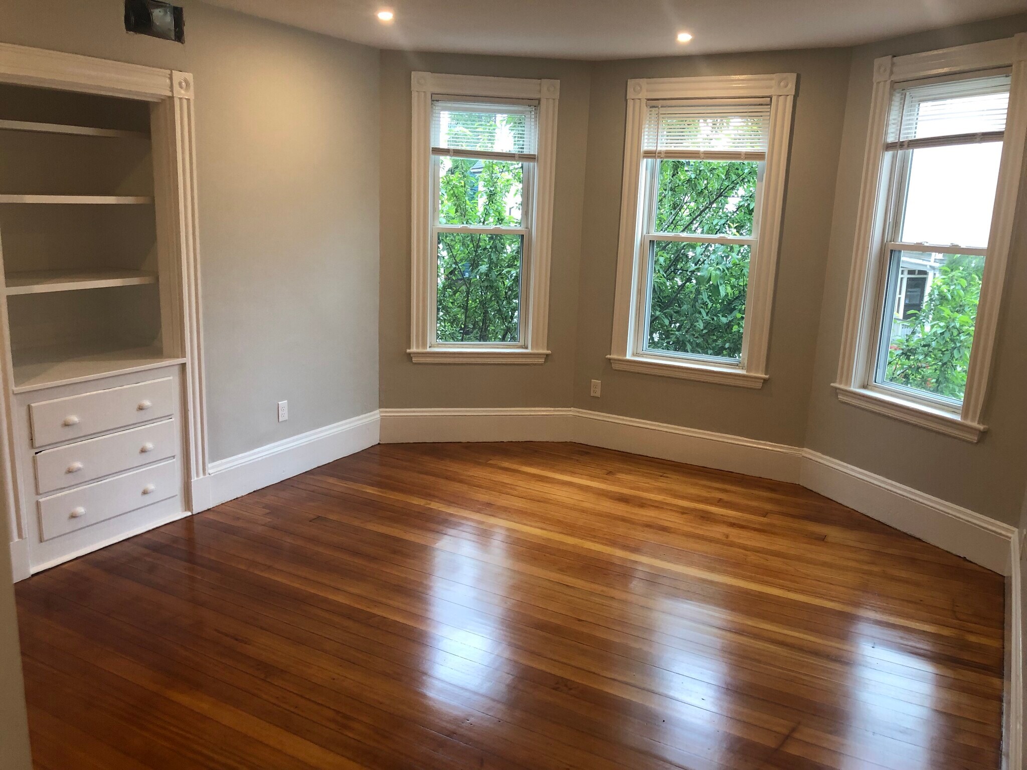 Building Photo - 24 Pond St