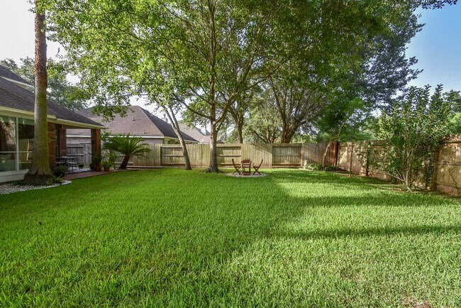 Building Photo - 1211 Deerbrook Dr