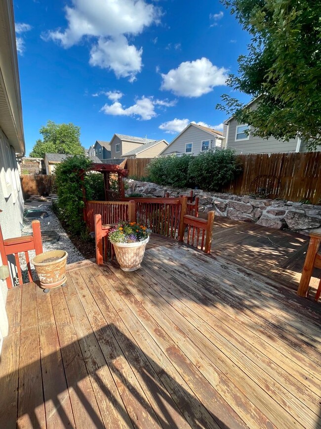 Building Photo - 4 Bed Rancher in District 20!!!