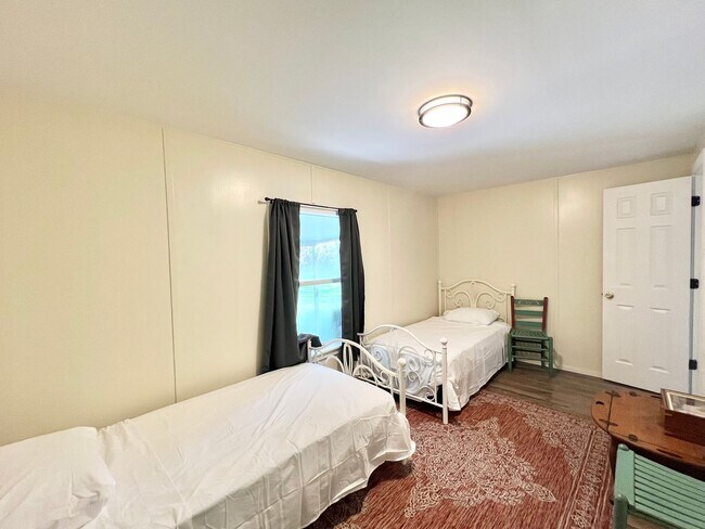 Building Photo - Three Bedroom Home with a Spacious Backyard