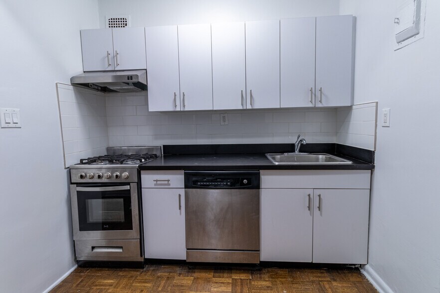 Building Photo - 328 E 30th St