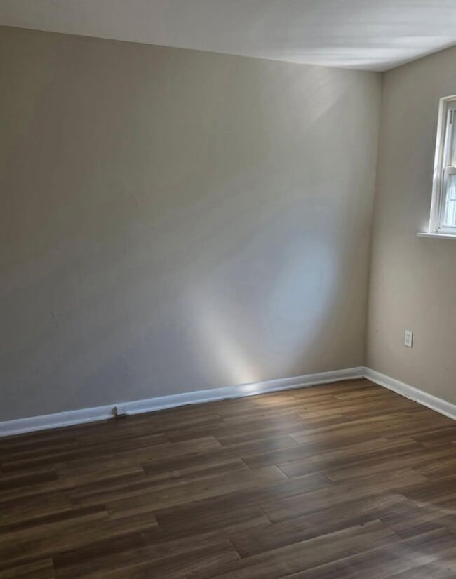 Building Photo - End Unit Townhouse