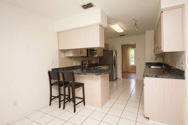 Building Photo - 211 Brian Cir