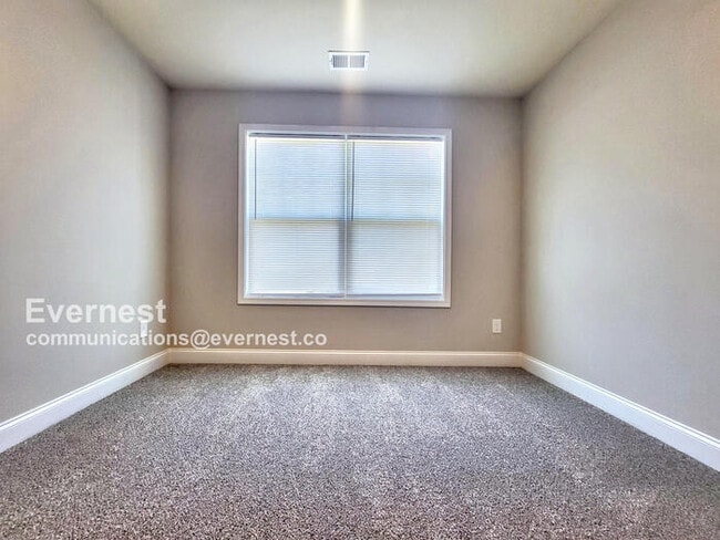 Building Photo - 1754 Live Oak Ln