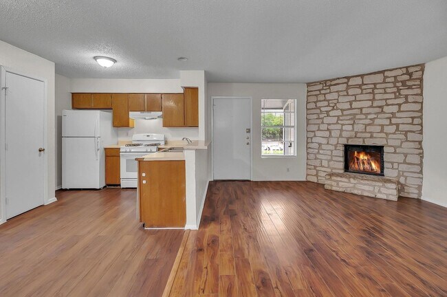 Building Photo - 500 Algerita Dr