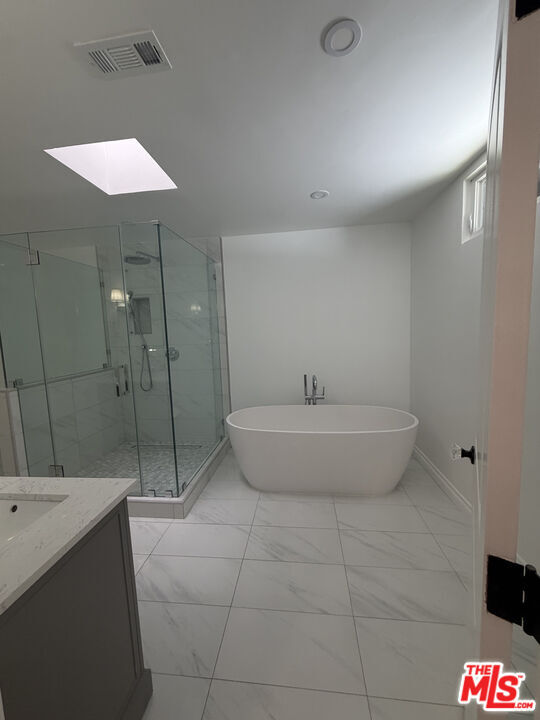 Building Photo - 2880 Woodwardia Dr