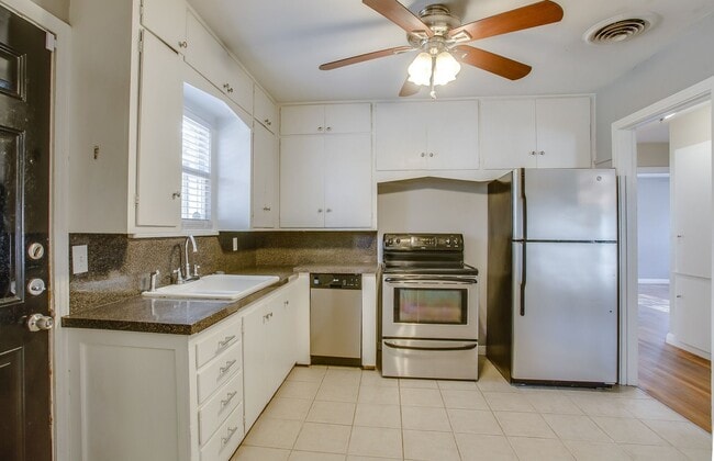 Building Photo - Pre Leasing for fall 2026! 3/2 in Tech Terrace!