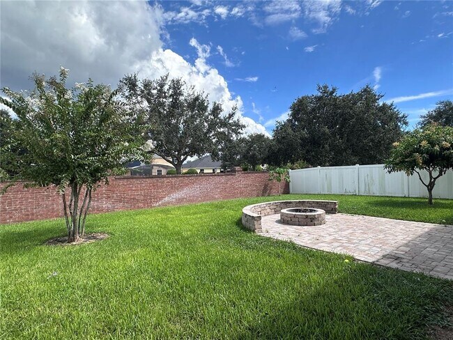 Building Photo - 902 Lost Grove Cir