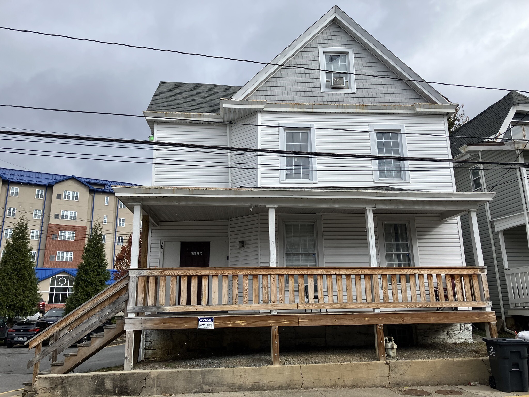 Building Photo - 381 Forest Ave