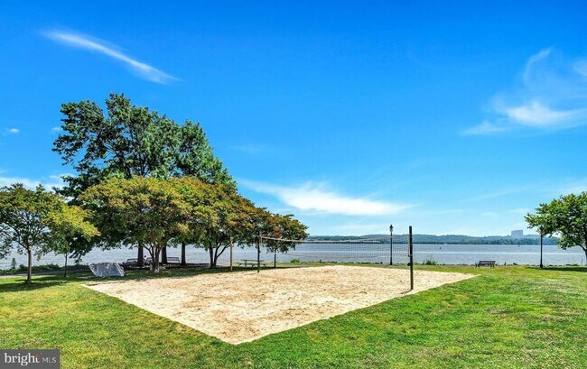 Building Photo - 705 Lyles Ln