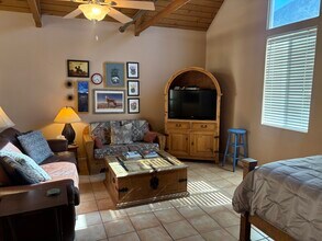 Building Photo - 46855 Mountain Cove Dr