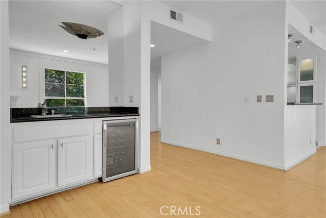 Building Photo - 1401 S Bentley Ave