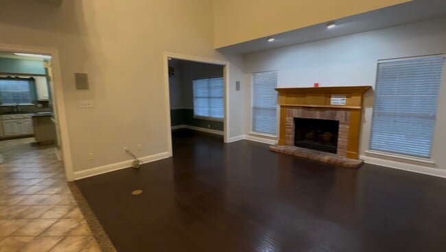 Building Photo - 408 Hidden Oaks Cir